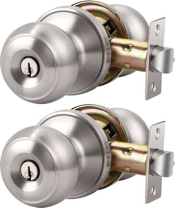 Can snakes Open door knobs?