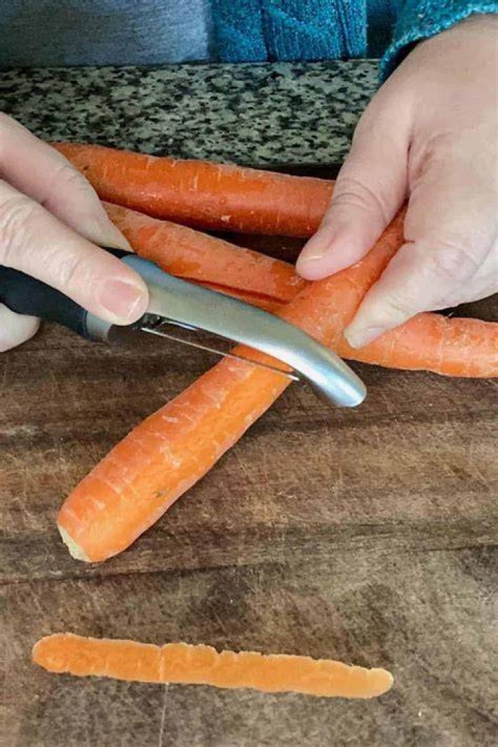 Do you peel carrots before juicing?