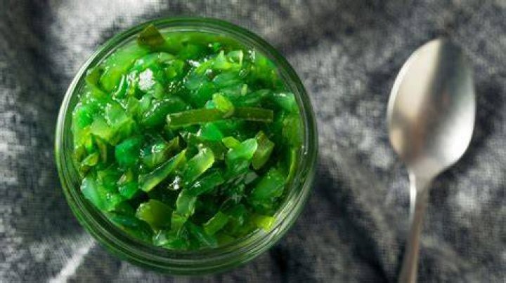 Why do they add blue dye to Chicago relish?