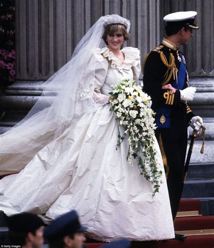 Why was Princess Diana's wedding dress so wrinkled?